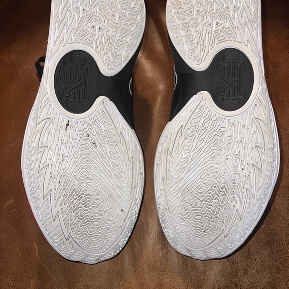 Kyrie Low 5’s by Nike - Picture 6 of 8